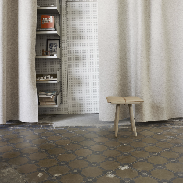 Georg Jubilee Stool