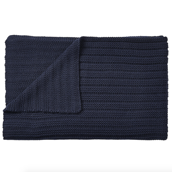 muuto_ample throw_midnight blue