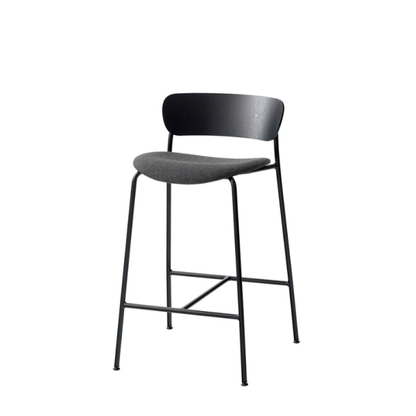 &tradition_Pavilion Bar Stool AV8_black_remix 0173