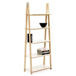 One Step Up kirjahylly