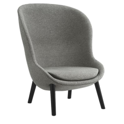 Hyg Lounge Chair High, tammi, 2 jalkavärivaihtoehtoa